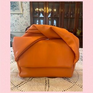 💖Urban Expressions “Odette” Twist Top
 Handle Bag💖